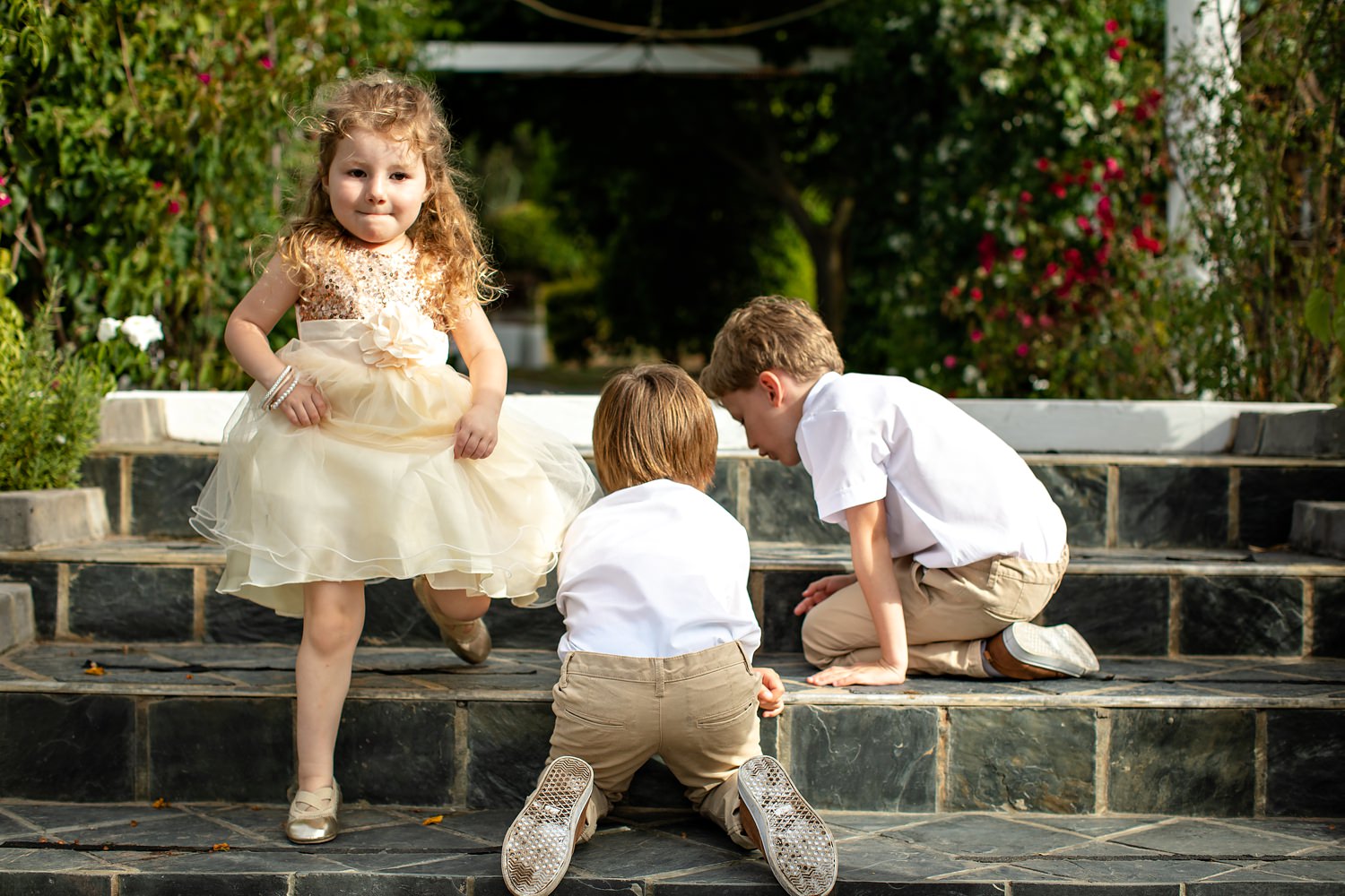 Keeping children occupied during the wedding ceremony at Andante wedding venue by South African wedding photographer Niki M