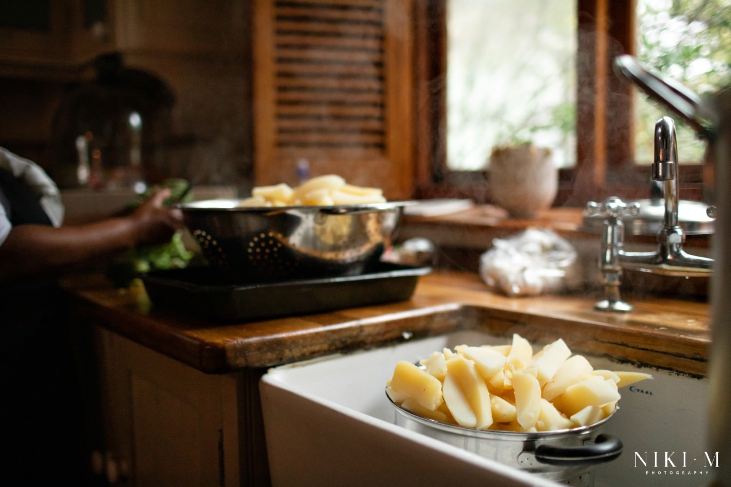 The bride's mother preps food at their DIY wedding at Forest Hall Estate near Plettenberg Bay