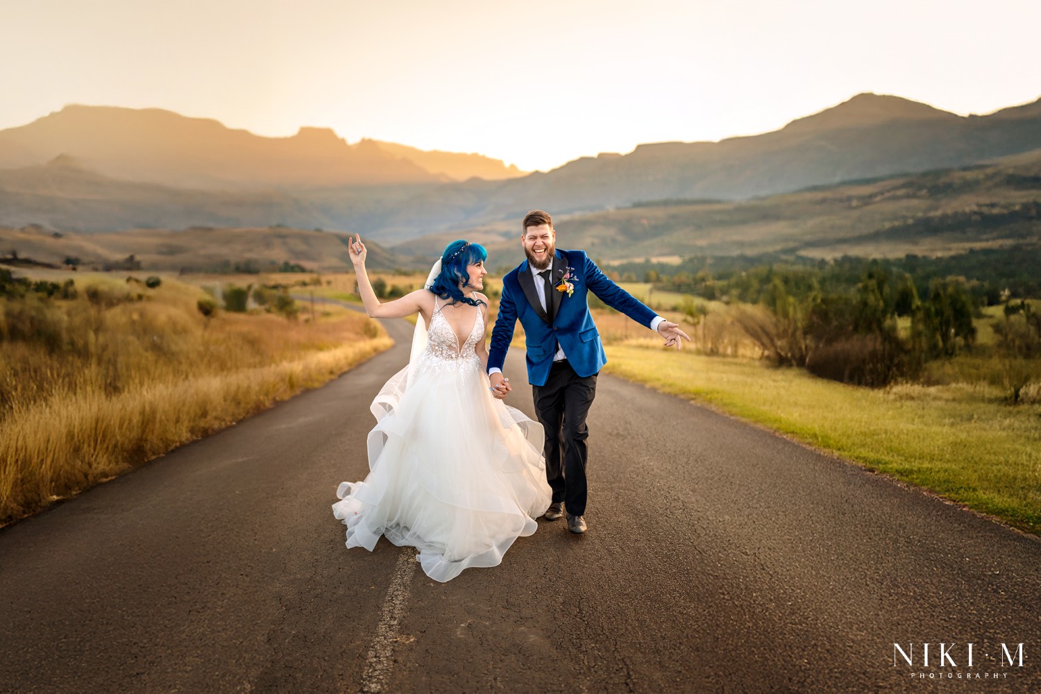 Champagne Valley wedding photos with Cathkin Peak in the background by Drakensberg wedding photographer Niki M